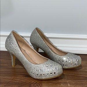 Sparkly mini heels !
